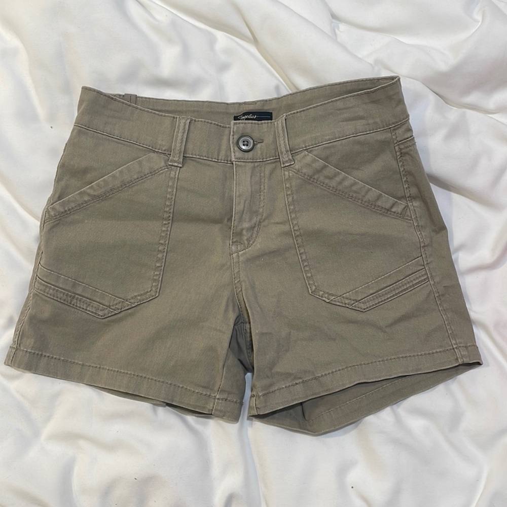 Khaki/Beige Mid Rise Short Shorts!